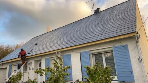 Changement de gouttières et d'ardoise sur une toiture à Treillières, Nantes, France Toiture