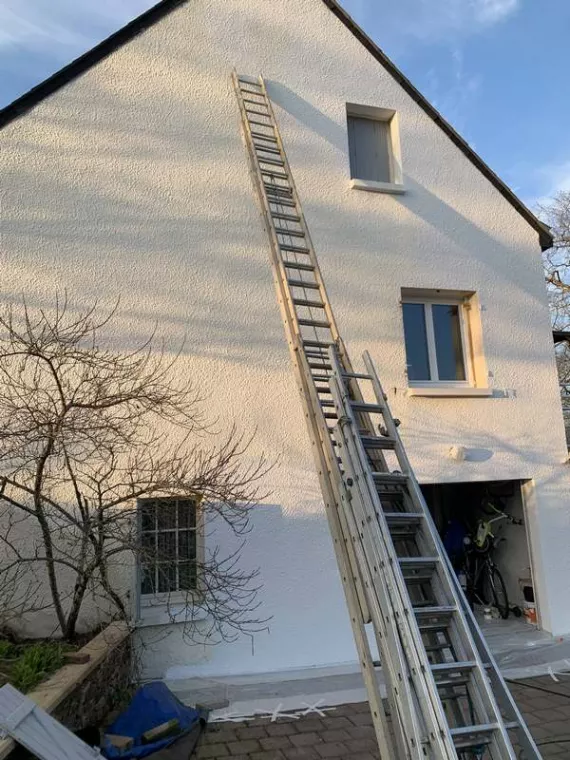 Comment nettoyer une façade noircie par la pollution ?, Nantes, France Toiture